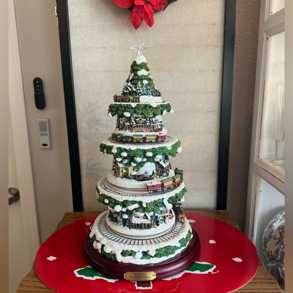 Thomas Kinkade Wonderland Express Christmas Tabletop Tree and Moving Trains - Picture 3 of 17